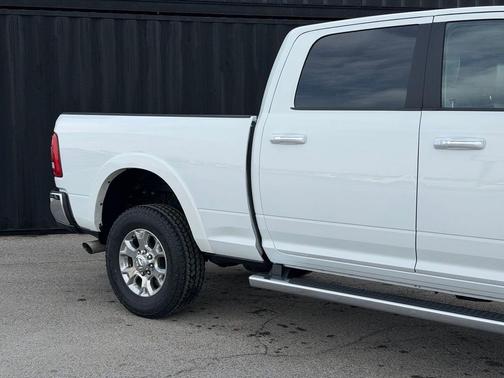 Bright White Clearcoat 2022 RAM 2500 Laramie Crew Cab 4x4 6'4' Box