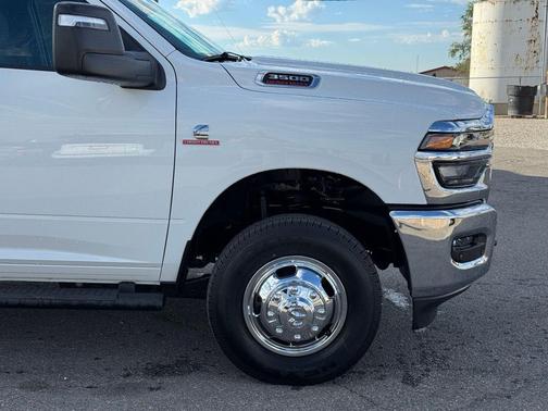 Bright White Clearcoat 2026 RAM 3500 Tradesman Crew Cab 4x4 8' Box