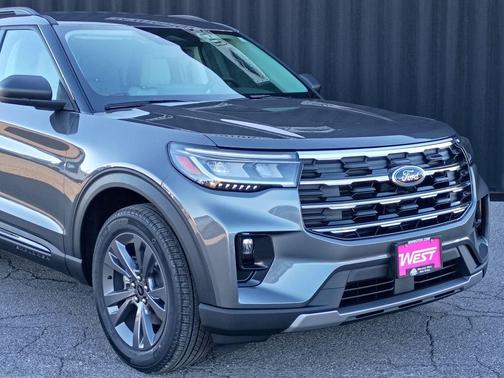 Carbonized Gray Metallic 2026 Ford Explorer Active w/200A Pkg