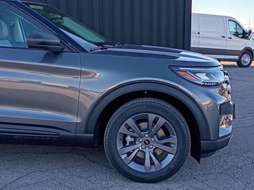 Carbonized Gray Metallic 2026 Ford Explorer Active w/200A Pkg