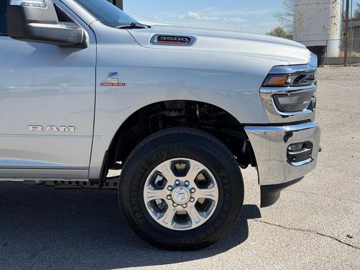 Silver Zynith 2026 RAM 3500 Big Horn Crew Cab 4x4 8' Box