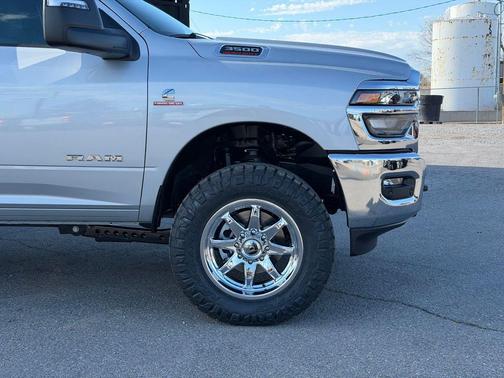 Silver Zynith 2026 RAM 3500 Big Horn Crew Cab 4x4 8' Box