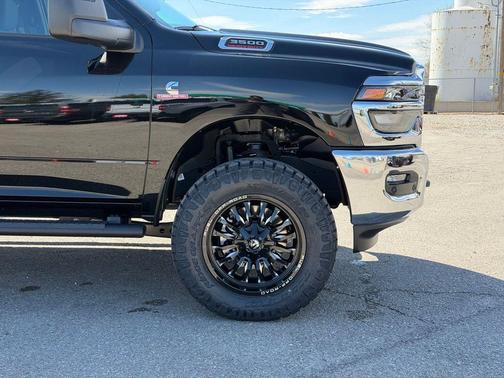 Diamond Black Crystal Pearlcoat 2026 RAM 3500 Tradesman Crew Cab 4x4 8' Box