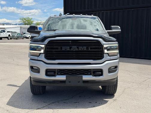 Billet Silver Metallic Clearcoat 2022 RAM 3500 Laramie Crew Cab 4x4 8' Box