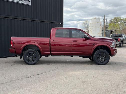 2017 RAM 2500 Laramie Crew Cab 4x4 6'4' Box