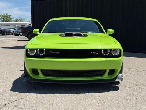 Sublime Metallic Clearcoat 2023 Dodge Challenger R/T Scat Pack Widebody