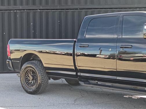 Diamond Black Crystal Pearlcoat 2024 RAM 3500 Laramie Crew Cab 4x4 8' Box