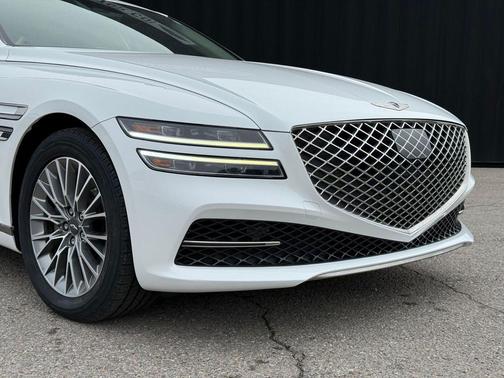 Uyuni White 2023 Genesis G80 2.5T AWD