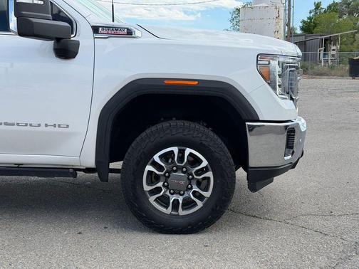 White Frost Tricoat 2023 GMC Sierra 2500 SLT