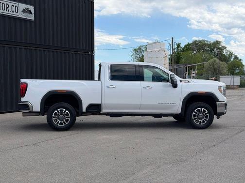 White Frost Tricoat 2023 GMC Sierra 2500 SLT