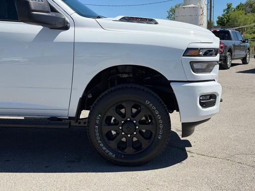 Bright White Clearcoat 2026 RAM 2500 Tradesman Crew Cab 4x4 8' Box