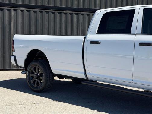 Bright White Clearcoat 2026 RAM 2500 Tradesman Crew Cab 4x4 8' Box