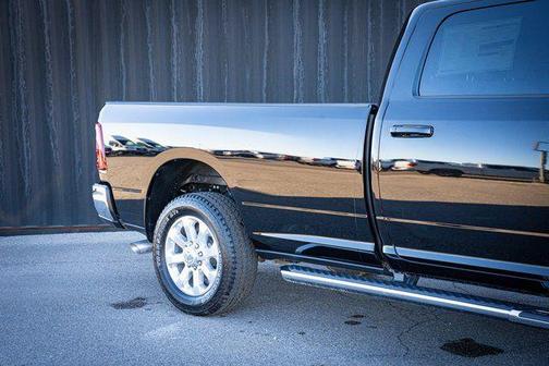 Diamond Black Crystal Pearlcoat 2026 RAM 3500 Laramie