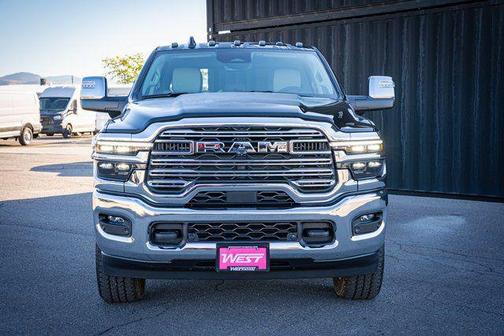 Diamond Black Crystal Pearlcoat 2026 RAM 3500 Laramie