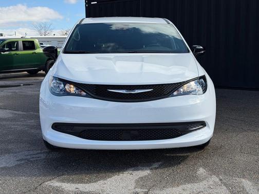 2026 Chrysler Voyager LX