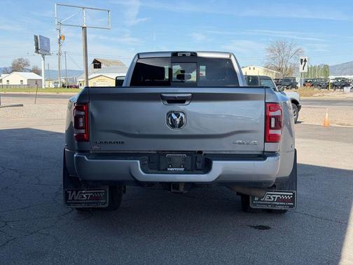 Billet Silver Metallic Clearcoat 2024 RAM 3500 Laramie Crew Cab 4x4 8' Box