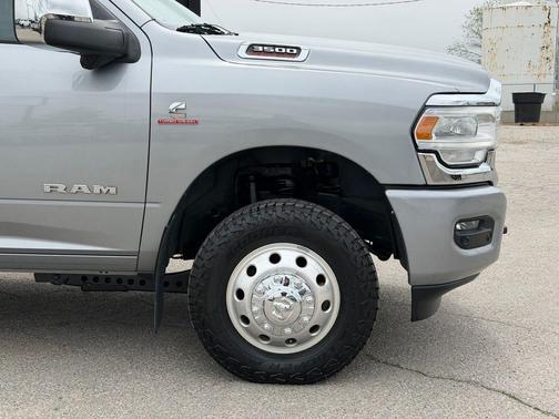 Billet Silver Metallic Clearcoat 2024 RAM 3500 Laramie Crew Cab 4x4 8' Box