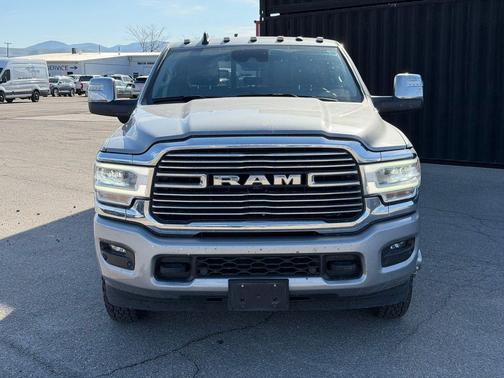 Billet Silver Metallic Clearcoat 2024 RAM 3500 Laramie Crew Cab 4x4 8' Box