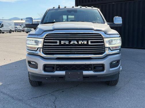 Billet Silver Metallic Clearcoat 2024 RAM 3500 Laramie Crew Cab 4x4 8' Box