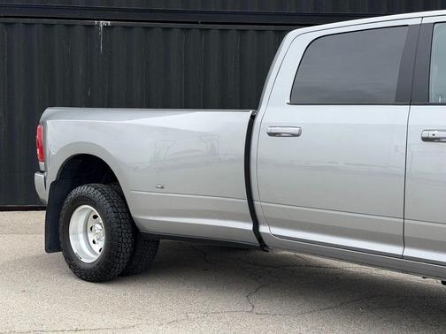 Billet Silver Metallic Clearcoat 2024 RAM 3500 Laramie Crew Cab 4x4 8' Box
