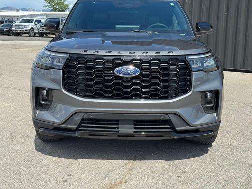 Gray Metallic 2026 Ford Explorer ST-Line