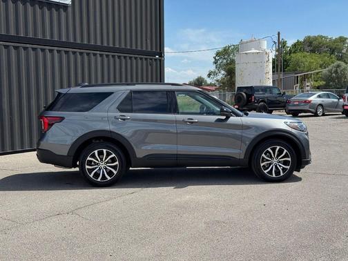 Gray Metallic 2026 Ford Explorer ST-Line