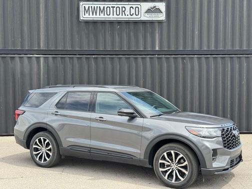 Gray Metallic 2026 Ford Explorer ST-Line