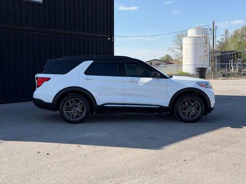 Oxford White 2021 Ford Explorer XLT