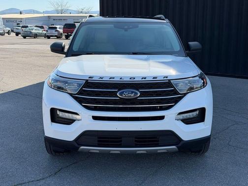 Oxford White 2021 Ford Explorer XLT