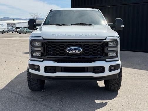 Oxford White 2024 Ford F-250 XL