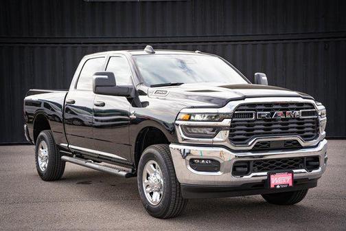 Diamond Black Crystal Pearlcoat 2025 RAM 2500 Tradesman Crew Cab 4x4 6'4' Box