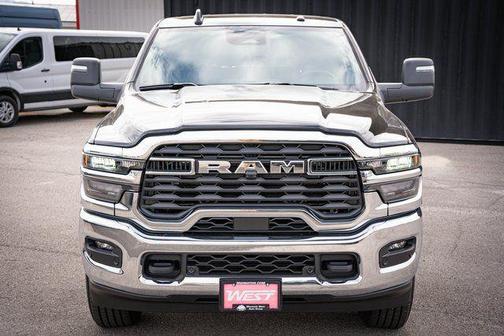 Diamond Black Crystal Pearlcoat 2025 RAM 2500 Tradesman Crew Cab 4x4 6'4' Box