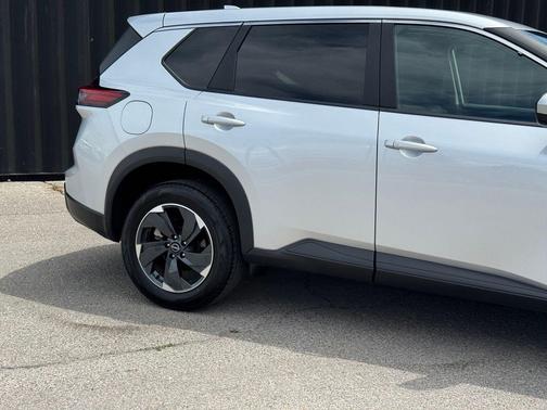 Brilliant Silver Metallic 2025 Nissan Rogue SV