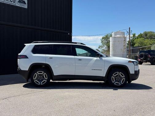 Bright White Clearcoat 2026 Jeep Cherokee Limited