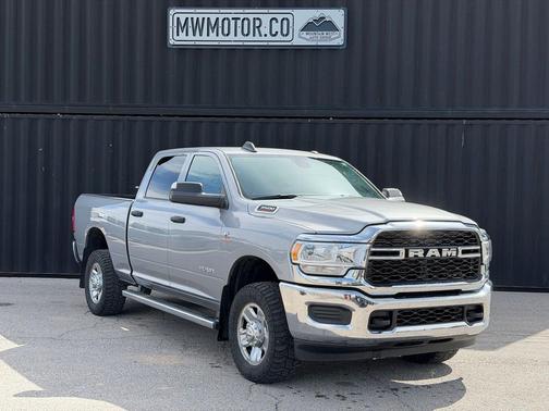 2022 RAM 3500 Tradesman Crew Cab 4x4 6'4' Box
