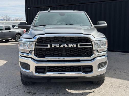 2022 RAM 3500 Tradesman Crew Cab 4x4 6'4' Box