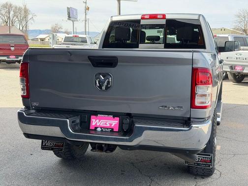 2022 RAM 3500 Tradesman Crew Cab 4x4 6'4' Box