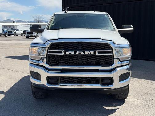 Bright White Clearcoat 2019 RAM 3500 Tradesman Crew Cab 4x4 6'4' Box