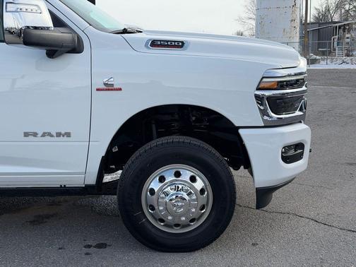 Bright White Clearcoat 2026 RAM 3500 Laramie Crew Cab 4x4 8' Box