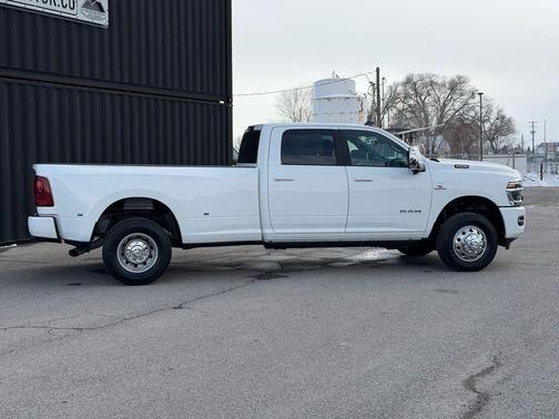 Bright White Clearcoat 2026 RAM 3500 Laramie Crew Cab 4x4 8' Box