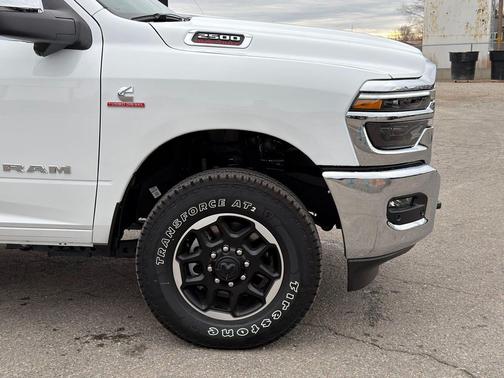 Bright White Clearcoat 2025 RAM 2500 Laramie Crew Cab 4x4 8' Box