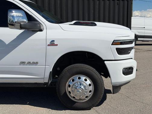 Bright White Clearcoat 2025 RAM 3500 Laramie Crew Cab 4x4 8' Box