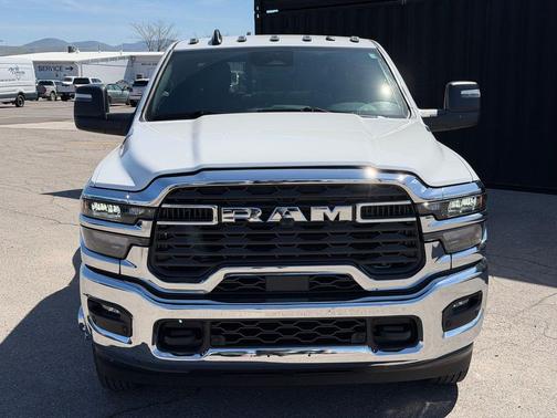 Bright White Clearcoat 2026 RAM 3500 Tradesman Crew Cab 4x4 8' Box