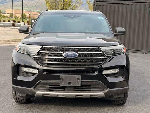 Gray Metallic 2025 Ford Explorer Platinum