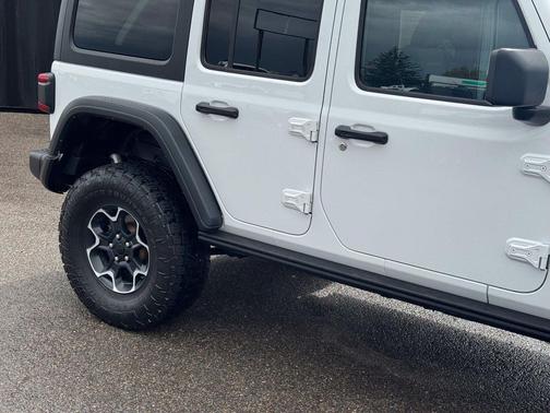 Bright White Clearcoat 2023 Jeep Wrangler Rubicon