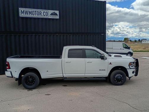 2024 RAM 3500 Laramie Crew Cab 4x4 8' Box