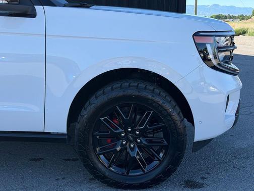 Oxford White 2025 Ford Expedition Max Platinum