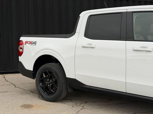 Oxford White 2024 Ford Maverick Lariat
