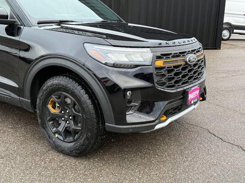Agate Black Metallic 2026 Ford Explorer Tremor