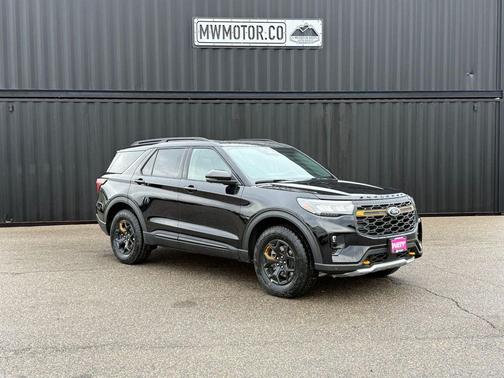 Agate Black Metallic 2026 Ford Explorer Tremor